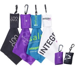 These eyeglasses cleaner wipes & lens cleaning cloth are a clever combination of a microfiber glasses cloth and a pouch.