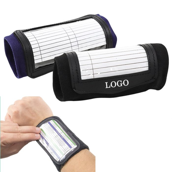 This is an easy-to-view rugby wristband with a three-panel compartment perfect for game calls and position allocation in intense rugby moments.