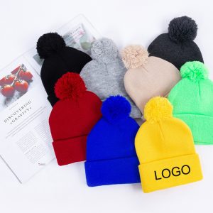 These beanies with poms are made of knit fabric, which can keep the head warm in autumn and winter, windproof and cold-proof, at the same time has good breathability, not easy to deform and break, can accompany you for a long time.
