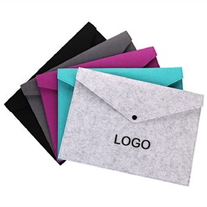 This folder bag features a spacious main compartment designed to hold documents, with a convenient foldable button closure for added security and style.