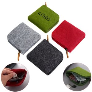 Introducing our chic and practical portable coin bag, crafted from a combination of luxurious felt and durable washed kraft paper.