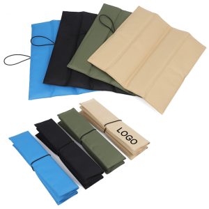 Created using lightweight materials and a convenient foldable design, this cushion is effortlessly portable and takes up minimal space.